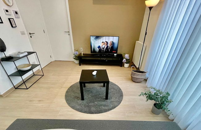 Modern 1BR Near Diamond District by Oneluxstay - Foto 2