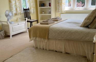 Cotswolds Luxury House in Central Bourton Large Sleeps 2-11. Pet Friendly. - Photo 13