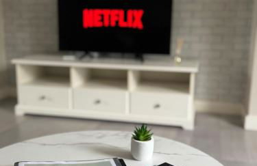 Stylish 3-Bed Home with Parking - Ideal for Long Stays - Photo 18