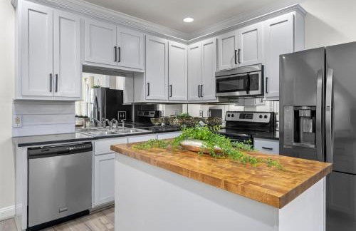 Iris Manor Luxury Modern Stay Near UAB - Photo 18