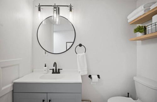 10min to NRG | Hot tub | Sauna | Firepit | 4br 3ba - Foto 26