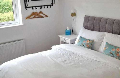 2 Bed cottage-Sleeps 4-Private Garden-Parking - Foto 1