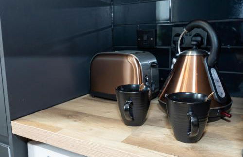 Midnight Manor Cinema Room, Fast WiFi, Ideal for Short & Long Stays - Foto 24