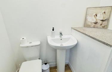 Swanky Dudley Retreat - Foto 14