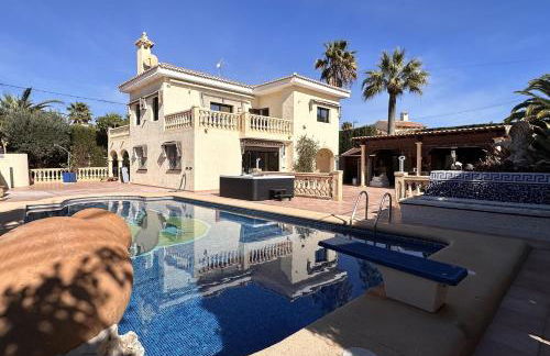 Luxury Villa - pool, hot tub, aircon, TVs, home cinema, office, Gbit Internet, sports equipment - Foto 2