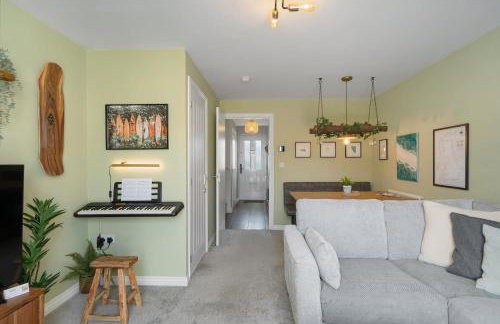 Stylish Home with Private Parking & Garden - Foto 13