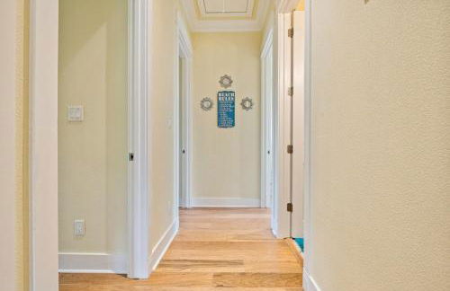 BEACHFRONT with DECK Hot Tub and View and Cargo Lift Sleeps 14 - Foto 43