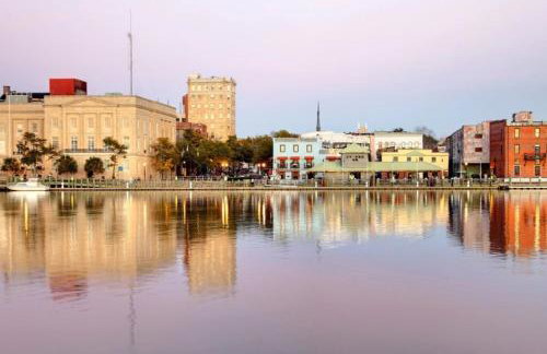 Private Downtown Bungalow Near Riverwalk & Beaches - Photo 16