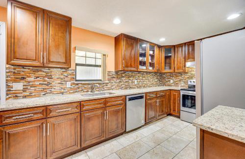 Covered Deck, Large Yard! Pet-Friendly Jax Escape! - Foto 12