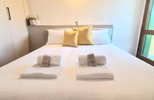 Modern Viggi Suite Home - Photo 9