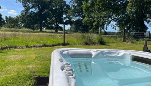 Poachers Hut at Keepers Cottage - Hot Tub & Pizza Oven - Trossachs - Foto 3, Garden, Garden view