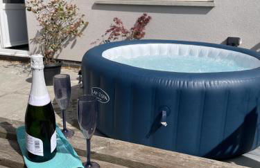 Large New Studio Apartment and Hot Tub - Private Hideaway in the Brecon Beacons - Photo 16