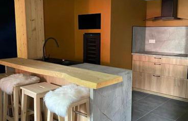 Maison Familiale Style Chalet - Centre village - Foto 8