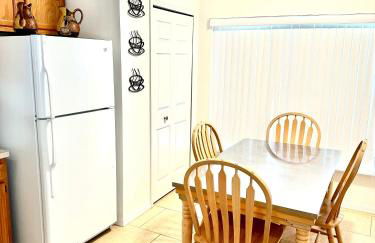 Family Home, Near Disney-Private pool, Spacious 3BR Retreat - Photo 8