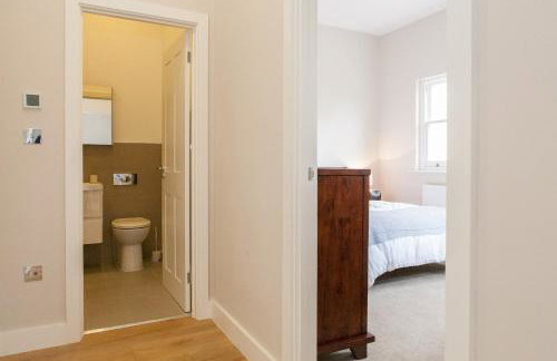 Beautiful 2 bed terrace flat close to Greenwich - Pass the Keys - Photo 14
