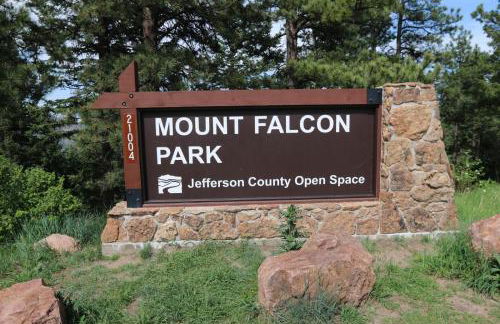 Near Red Rocks with Hot Tub, Fire Pit and Views - Foto 37