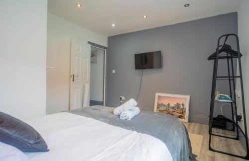 Cosy 3 Bedroom Apartment Near The O2 - Photo 3