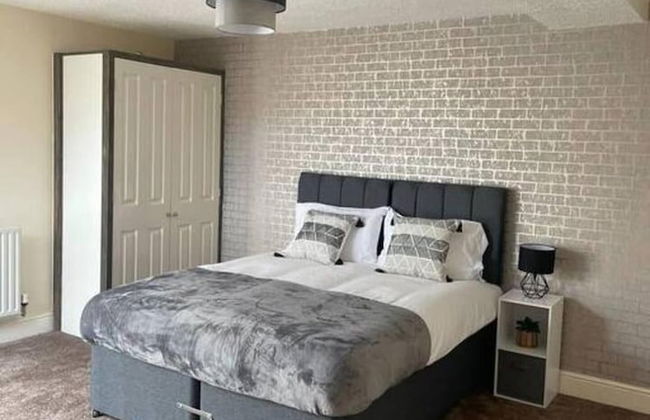 Central top Floor 2-bed Apartment in Swindon - Foto 3