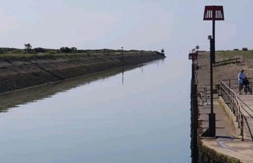 Fabulous Beach Front Holiday Location - Pass the Keys - Photo 40