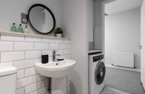 Luxury 2 bed, Central, Free Parking, Smart TV By Valore Property Services - Photo 24