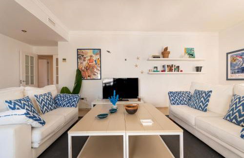 Apartment, front line beach, in Las Arenas, Bahía de Marbella - Photo 21