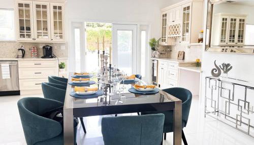 Luxury Oasis in Central Valley w Pool & Spa Topeka - Foto 5