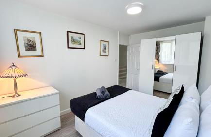 Modern 3-Bed, 3-Bath Maida Vale Flat with Private Garden near Little Venice, St Johns Wood, Regents Park, Paddington by NourNest Apartments - Photo 3