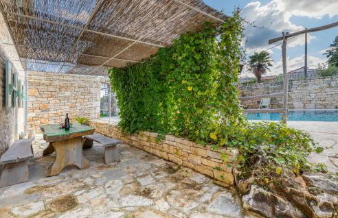 Gorgeous Apartment In Zminj With Wifi - Photo 3