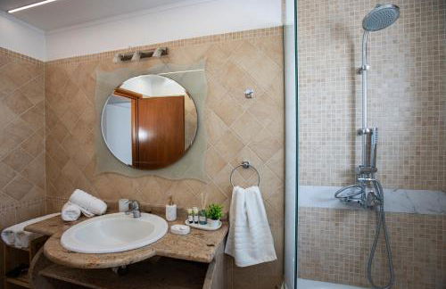 Seascape Village - Spacious 3-Bed Apartment with Private Garden and Parking - Foto 21