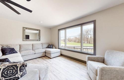 Outdoor Wonderland! Newly Built Home in Fort Ann - Foto 13