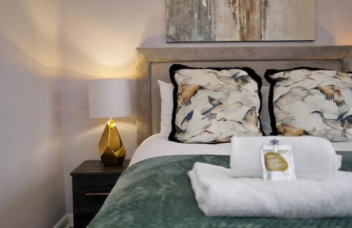 London Road Villa - Free Netflix, Private Parking, WiFi & Private Garden - Photo 24