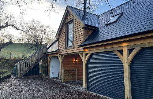 Upper Gelli Luxury Holiday Lodge, Converted Dairy & Cosy Shepherds Huts - Photo 12