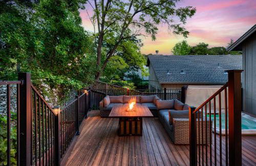 Spacious 4BD 3BA with hot tub, fire pit, and wraparound deck - Foto 26