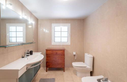 La Caleta Luxury Seaside Villa with 3 Bedrooms and Private Pool - Foto 36