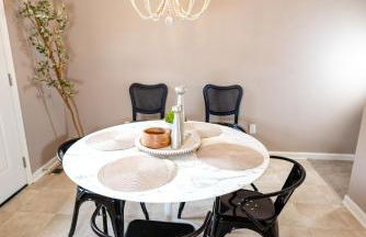 LUX - Downtown Oasis - Pool Table! Free Parking! - Foto 22