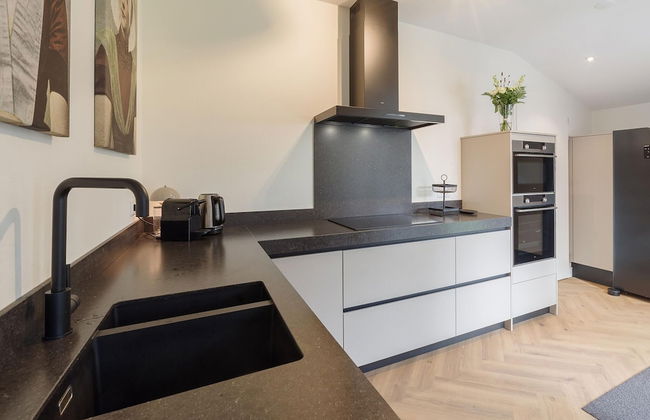 Beautiful Holiday Home With a Whirlpool - Photo 15