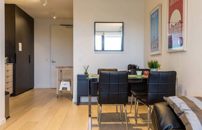 Modern 1 Bedroom in Tranquil Parklands - Photo 7