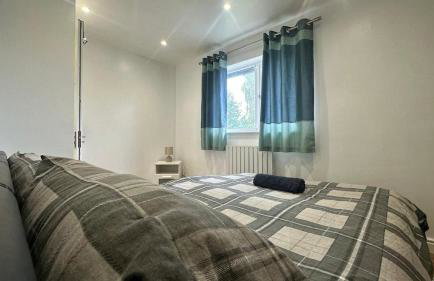 3-Bed Family Home in Furzton, Near Lake & Parking - Photo 24