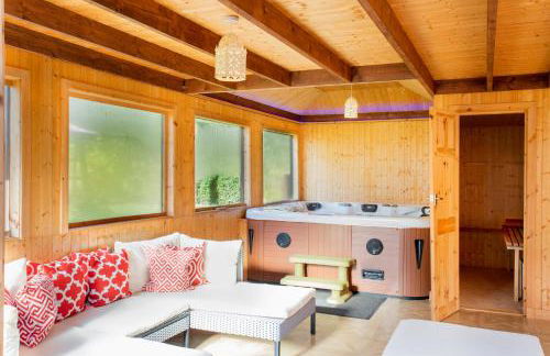 Stunning 4-Bedroom Country House with Hot Tub & Sauna near Loch Lomond - Foto 21