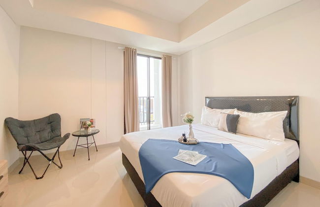 Spacious And Homey Studio At Cleon Park Apartment - Photo 1