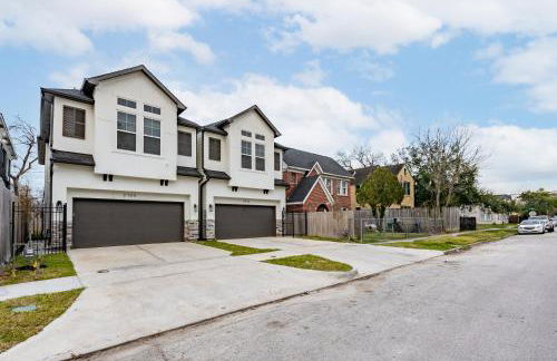 3 Bedroom and 3 bath - Photo 42