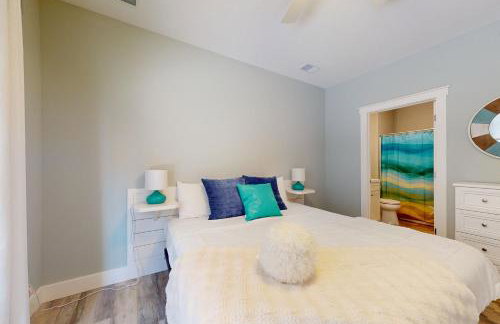 Cozy TC Bay Condo - Photo 11