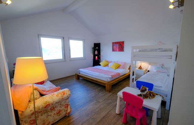 Modern and Cosy 5 Rooms Penthouse With Stunning View - Photo 4