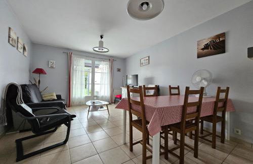 Maisonnette proche du bourg, 5 pers, jardin - FR-1-476-84 - Foto 6