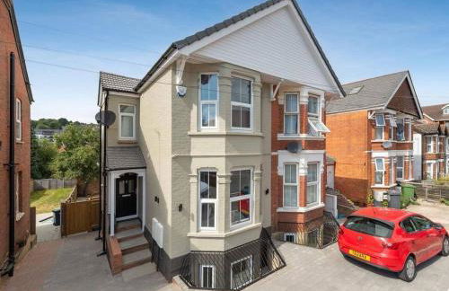 Charming 5 Bedroom Home in High Wycombe Perfect for Families - Foto 1