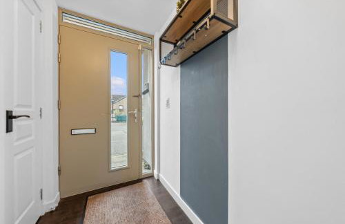 Modern Stirling Apartment - Free Parking - Photo 39