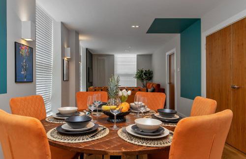 MK CITY CENTRE, THE DIAMOND SUITE, FREE Parking Space, PREMIUM SPACIOUS Apartment with FOOSBALL TABLE - Foto 13