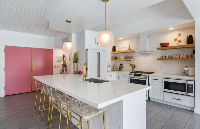 The Beverly - Photo 11