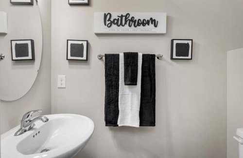 Roomy Getaway Elevate Your Stay, 6 Mins to RIC - Foto 10