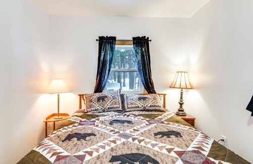 2 Ponds and Trail Access Peaceful Cabin in Calumet! - Foto 13